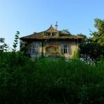 Taken over by Nature. Exploring the Cute Abandoned...